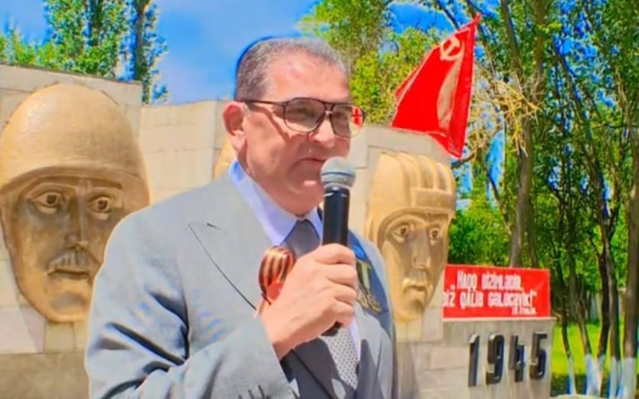 "Qələt edir"- Şuradan SSRİ bayrağını qaldıran sədrə reaksiya